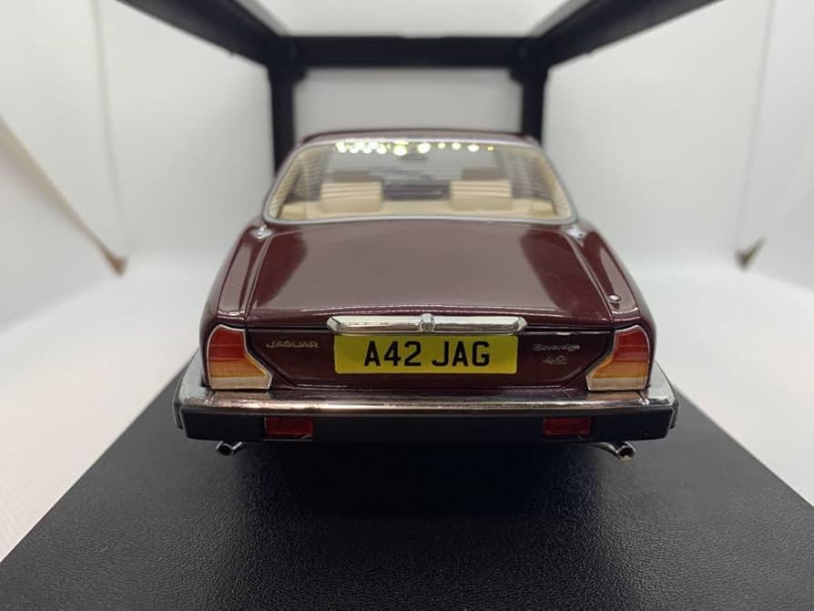 104-032 Cult 1/18 ジャガー XJ SIII 1983